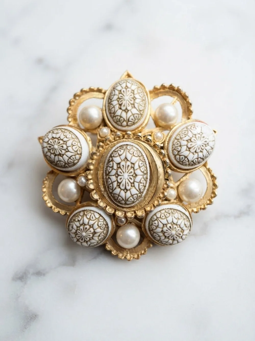 Vintage Hattie Carnegie White Lace Glass Cameo Pearl Gold Tone Brooch Pin